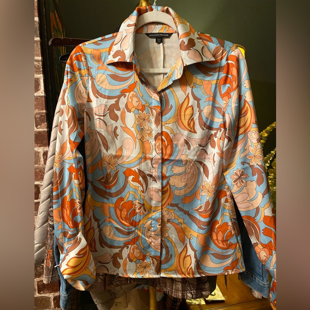 BRAND NEW Boston Proper orange print silk blouse. Size 2